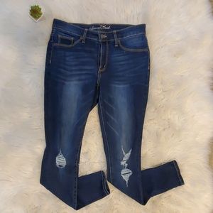 Super cute skinny jeans with distressed knees